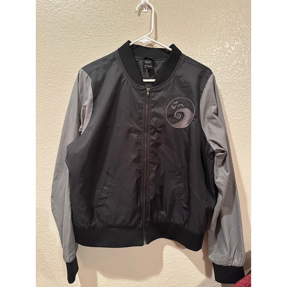 NWOT Disney Nightmare Before Christmas Halloween Town Black Grey Bomber Jacket L